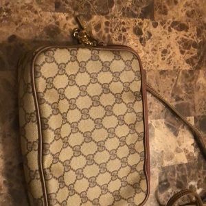older style Gucci bag unknown if it’s real